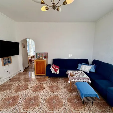 Apartment Above The Colonnade In